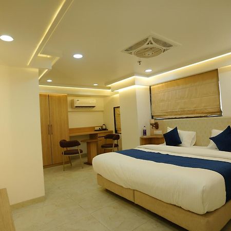 Hotel 6 Seasons, Koregoan Park, Pune Exterior foto