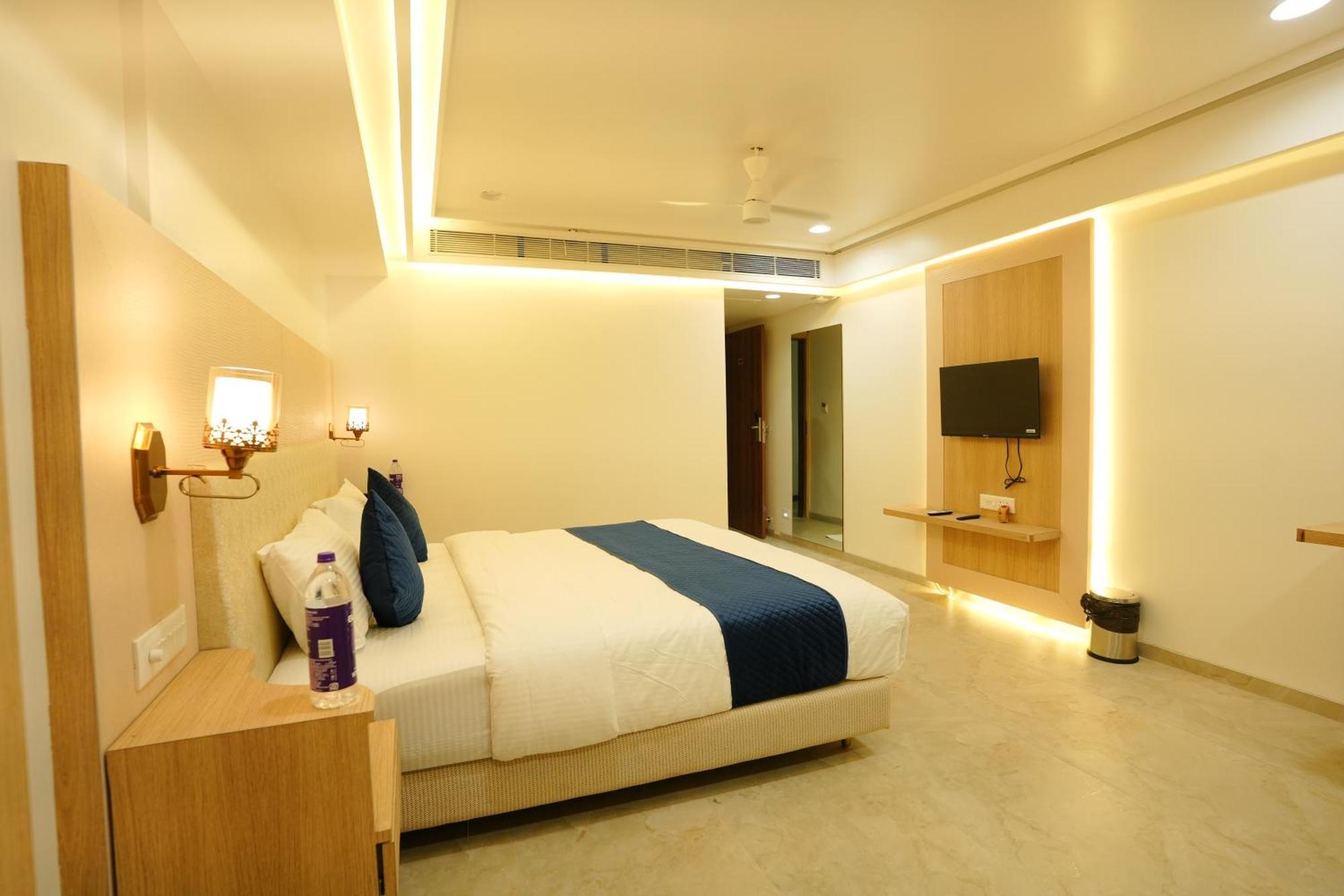 Hotel 6 Seasons, Koregoan Park, Pune Exterior foto
