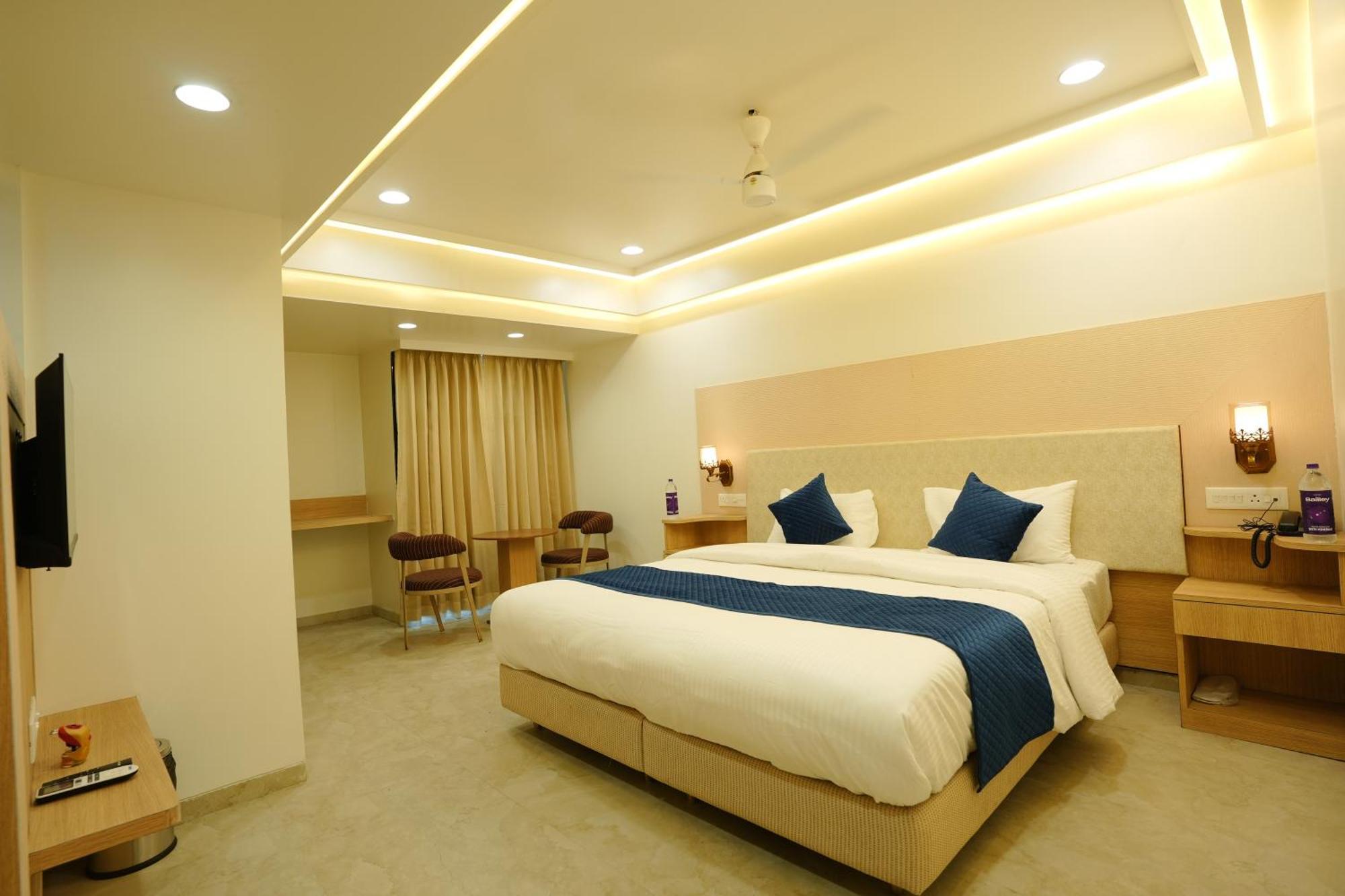 Hotel 6 Seasons, Koregoan Park, Pune Exterior foto
