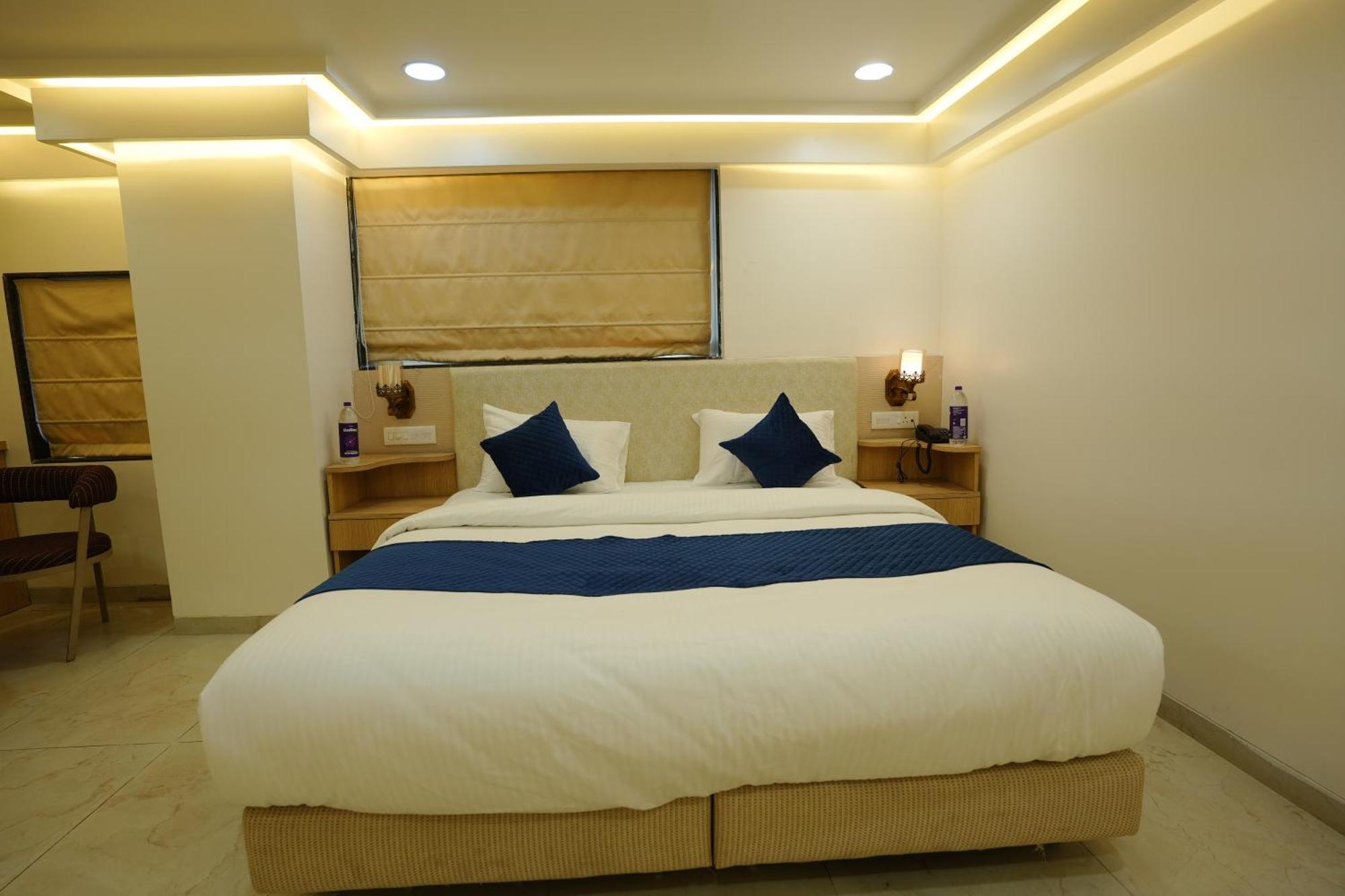 Hotel 6 Seasons, Koregoan Park, Pune Exterior foto