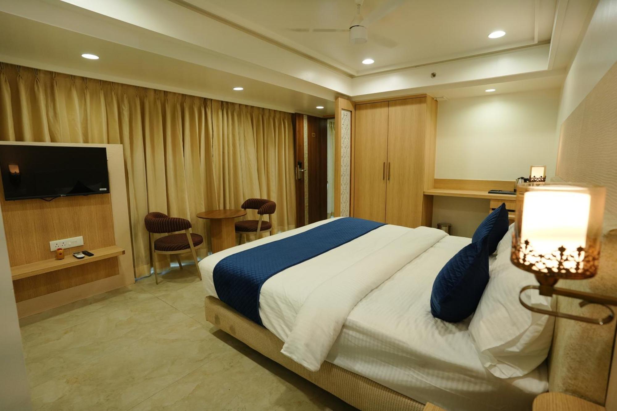 Hotel 6 Seasons, Koregoan Park, Pune Exterior foto