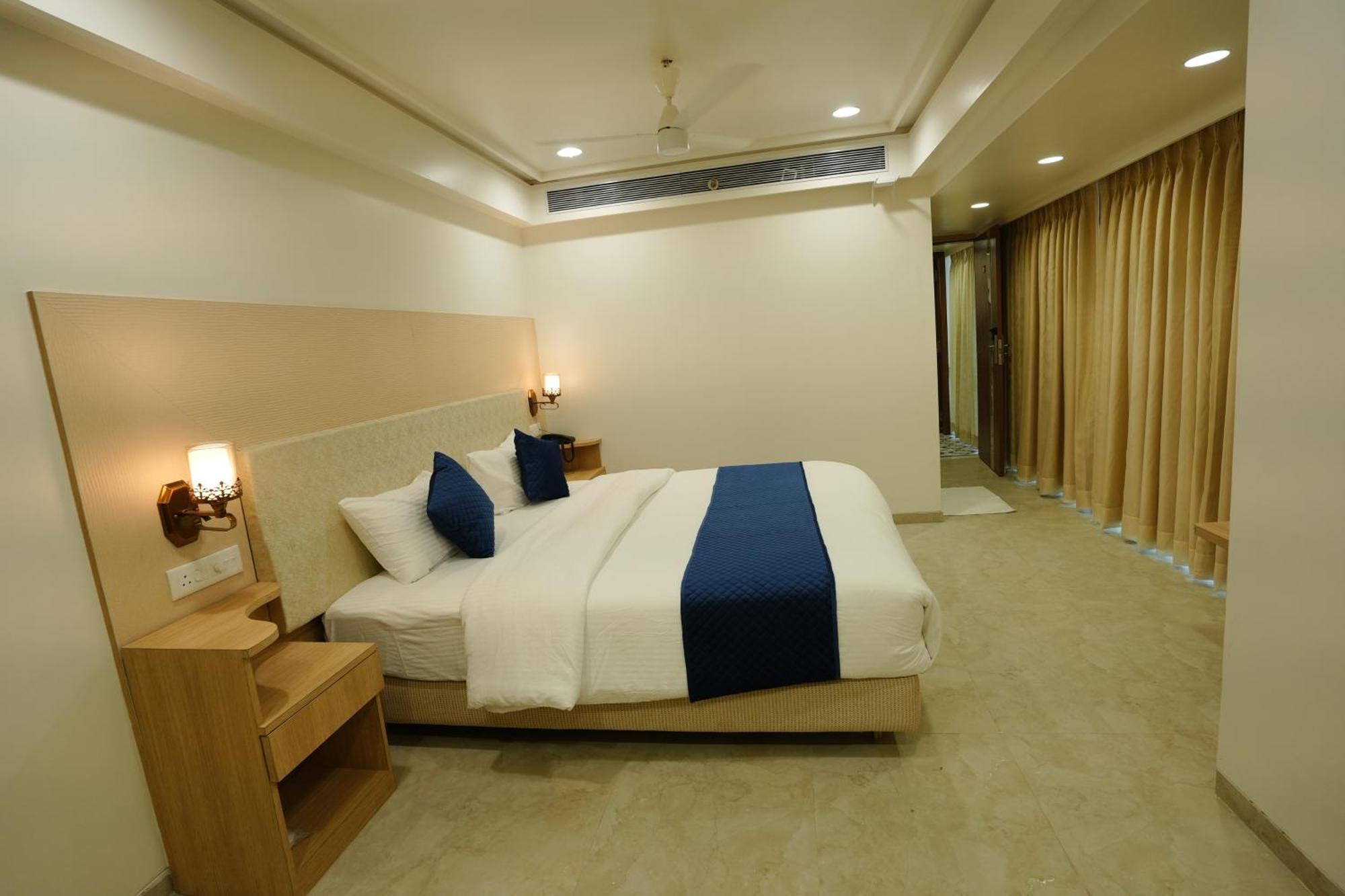 Hotel 6 Seasons, Koregoan Park, Pune Exterior foto
