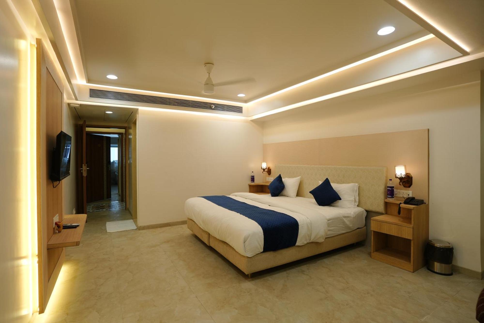 Hotel 6 Seasons, Koregoan Park, Pune Exterior foto