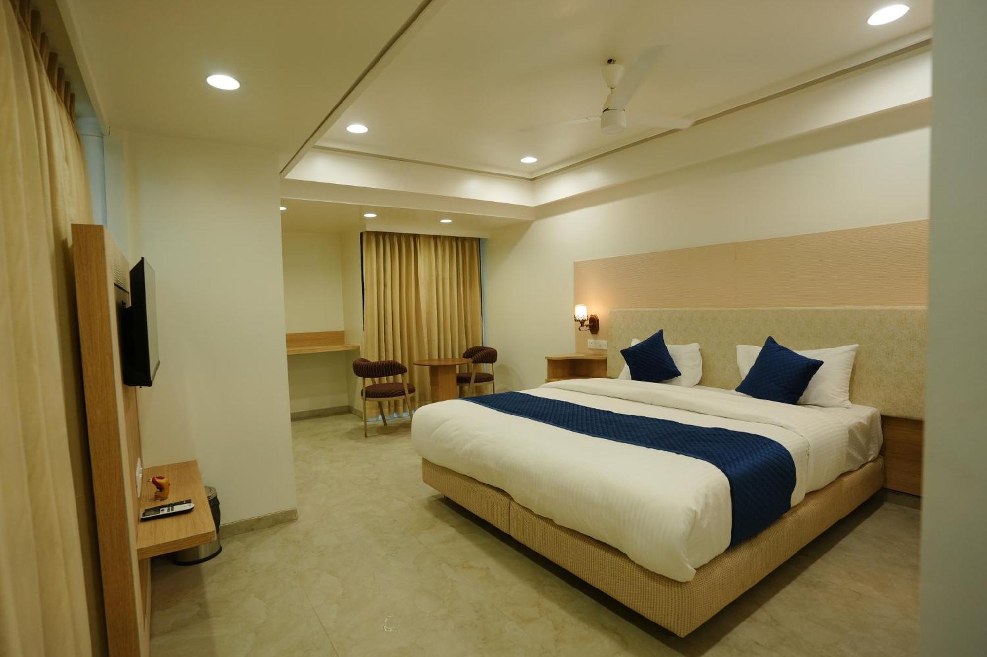 Hotel 6 Seasons, Koregoan Park, Pune Exterior foto