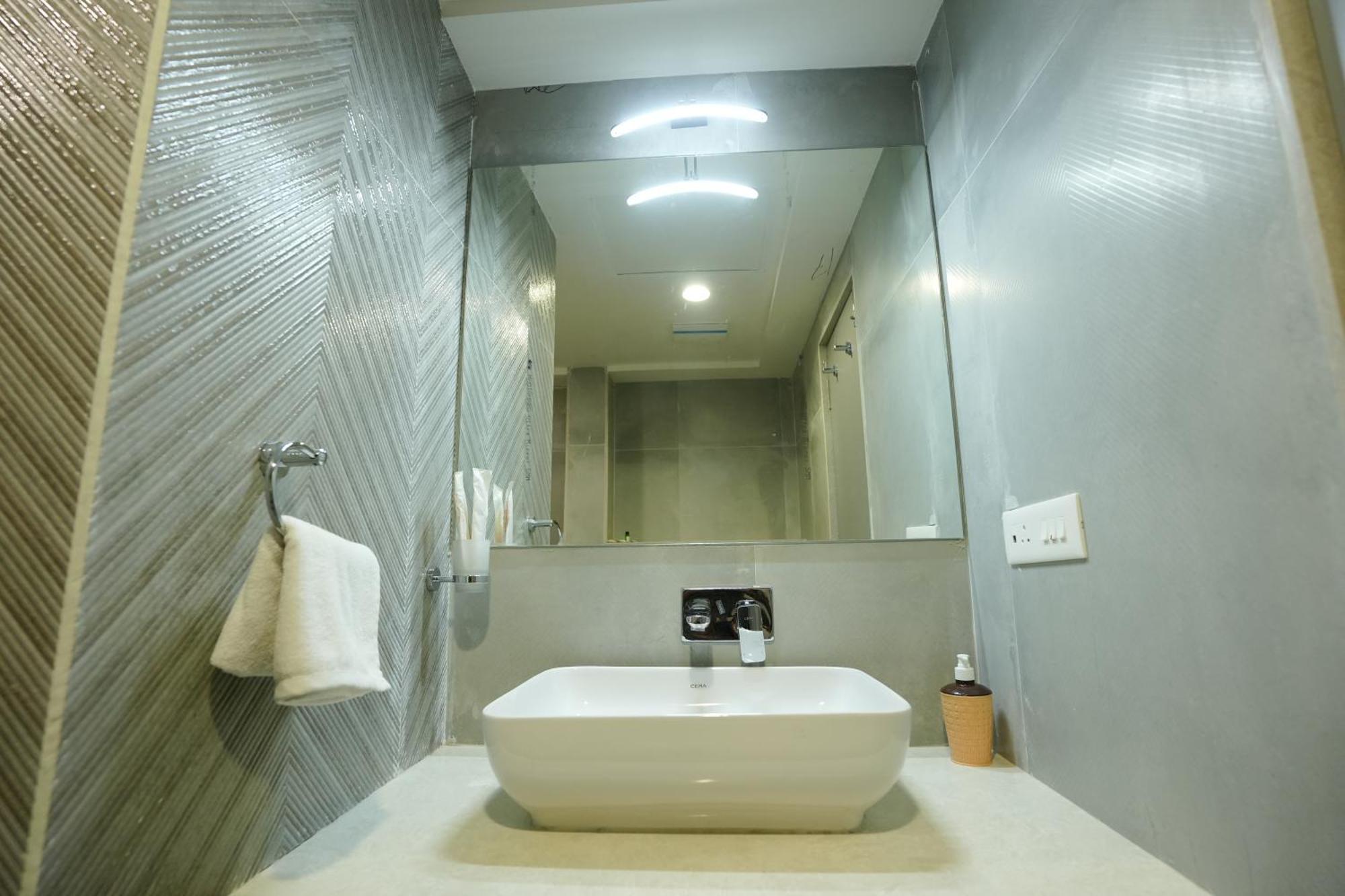 Hotel 6 Seasons, Koregoan Park, Pune Exterior foto