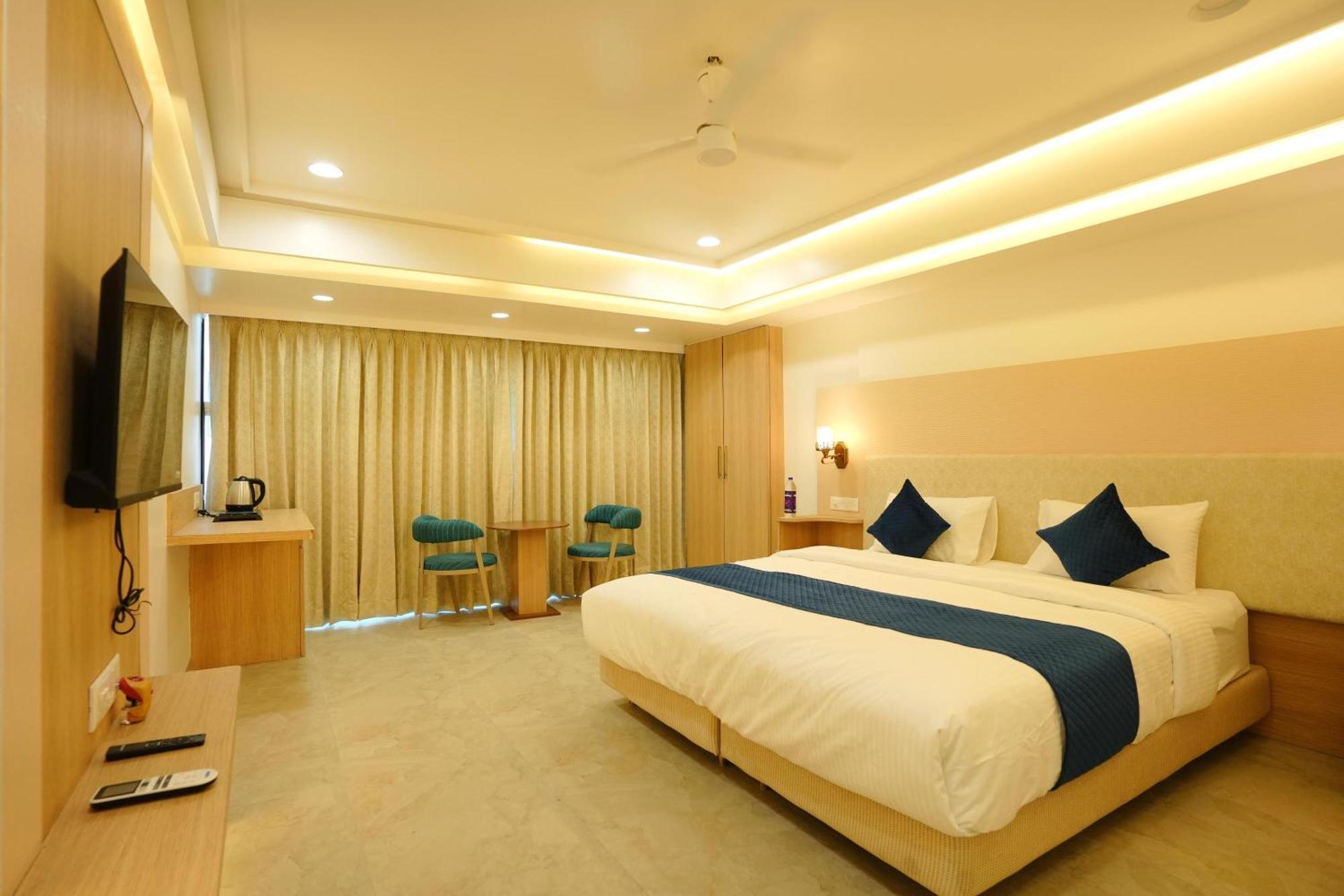 Hotel 6 Seasons, Koregoan Park, Pune Exterior foto