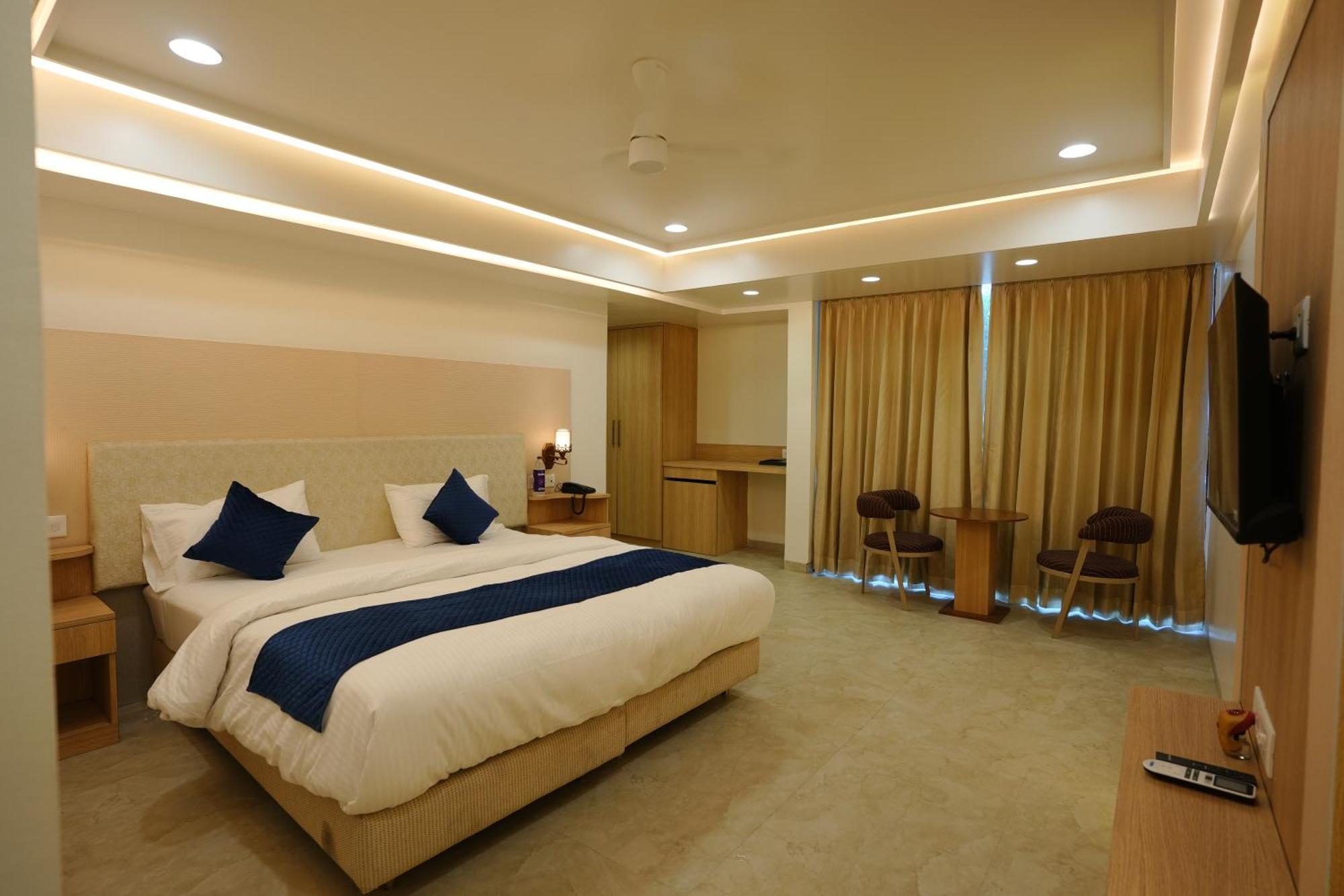 Hotel 6 Seasons, Koregoan Park, Pune Exterior foto