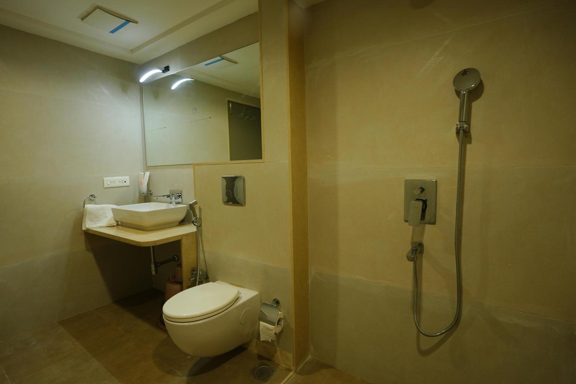 Hotel 6 Seasons, Koregoan Park, Pune Exterior foto