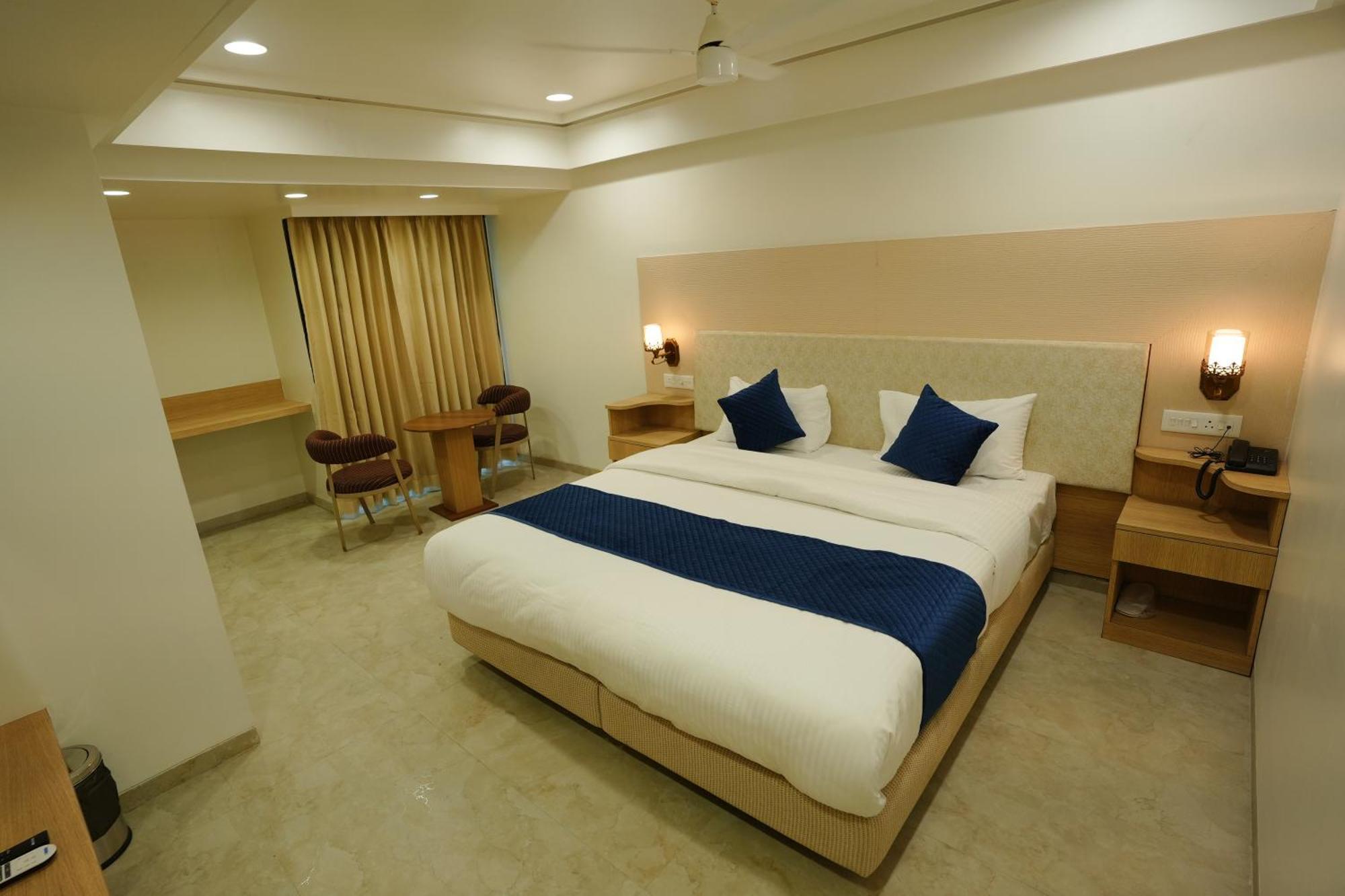 Hotel 6 Seasons, Koregoan Park, Pune Exterior foto