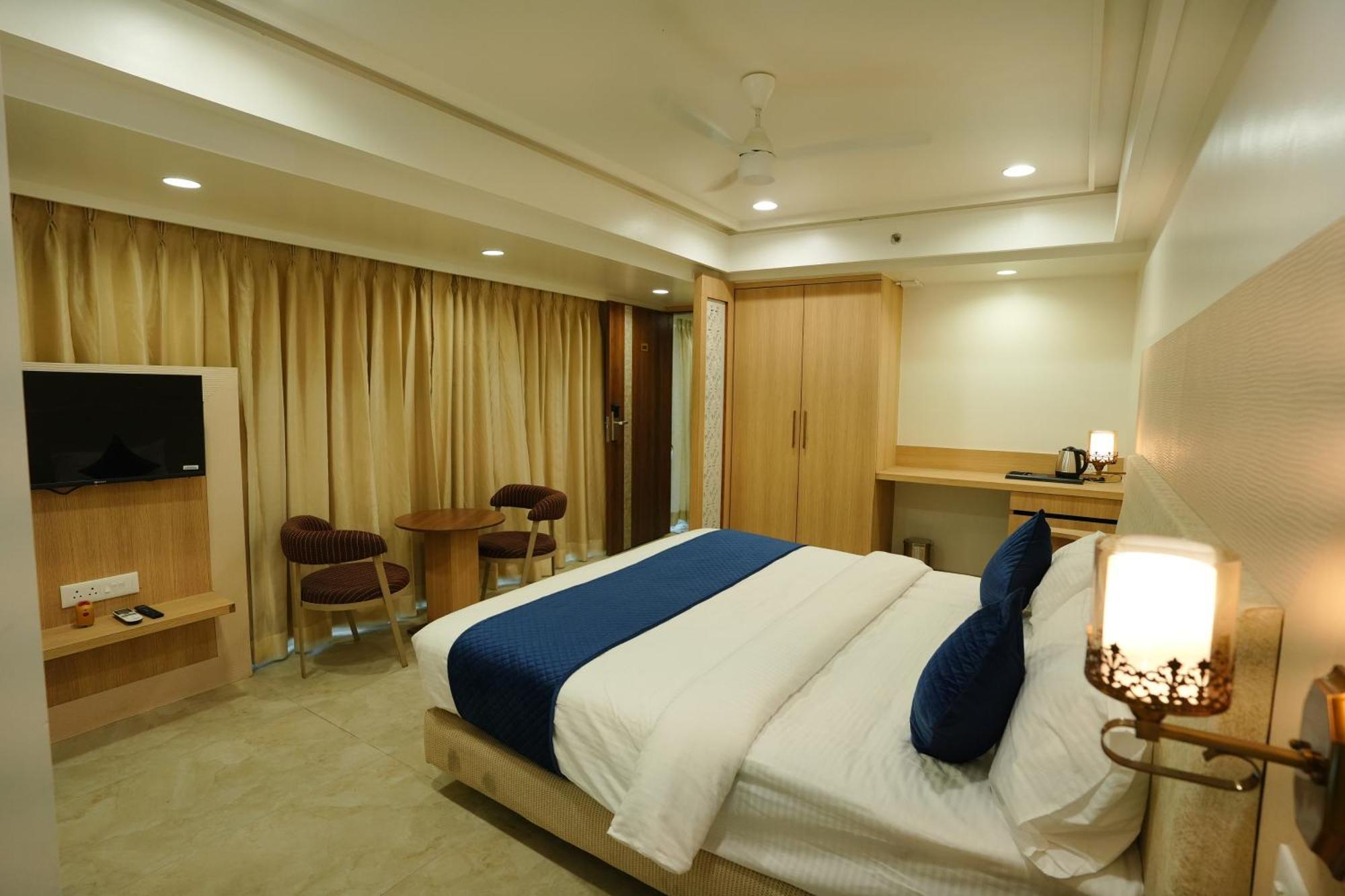 Hotel 6 Seasons, Koregoan Park, Pune Exterior foto