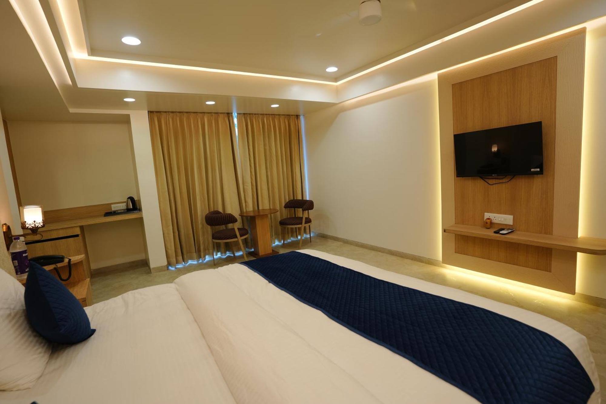 Hotel 6 Seasons, Koregoan Park, Pune Exterior foto