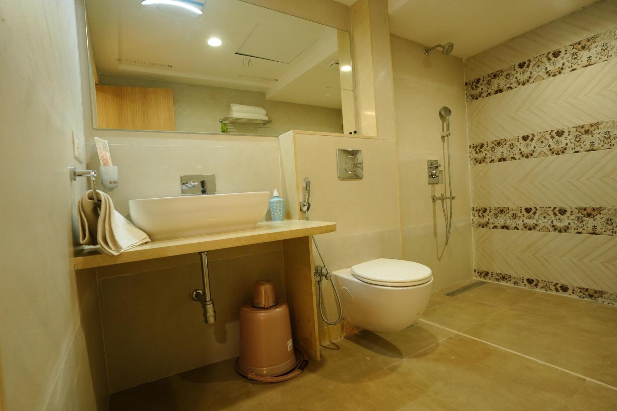 Hotel 6 Seasons, Koregoan Park, Pune Exterior foto