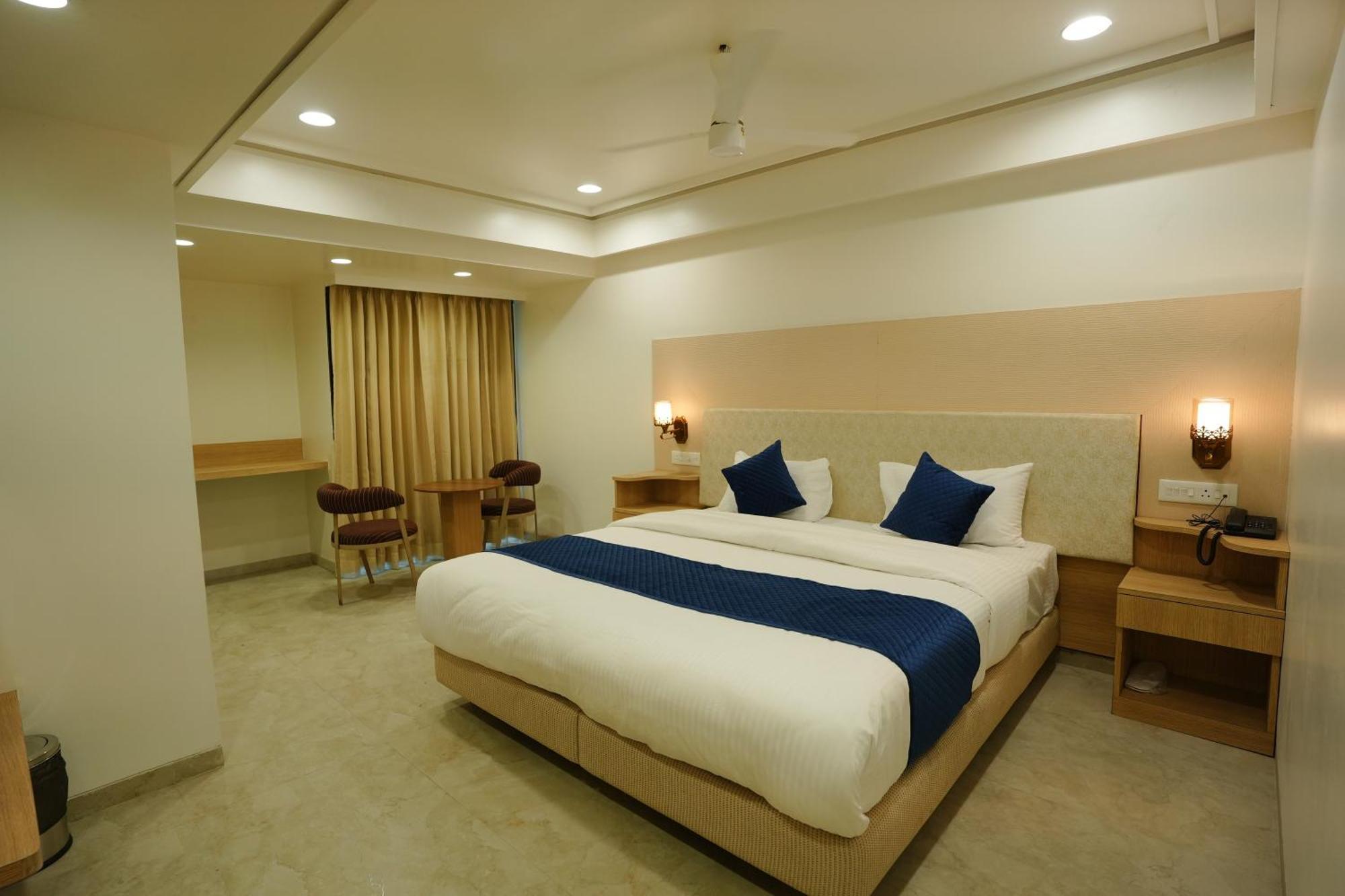 Hotel 6 Seasons, Koregoan Park, Pune Exterior foto
