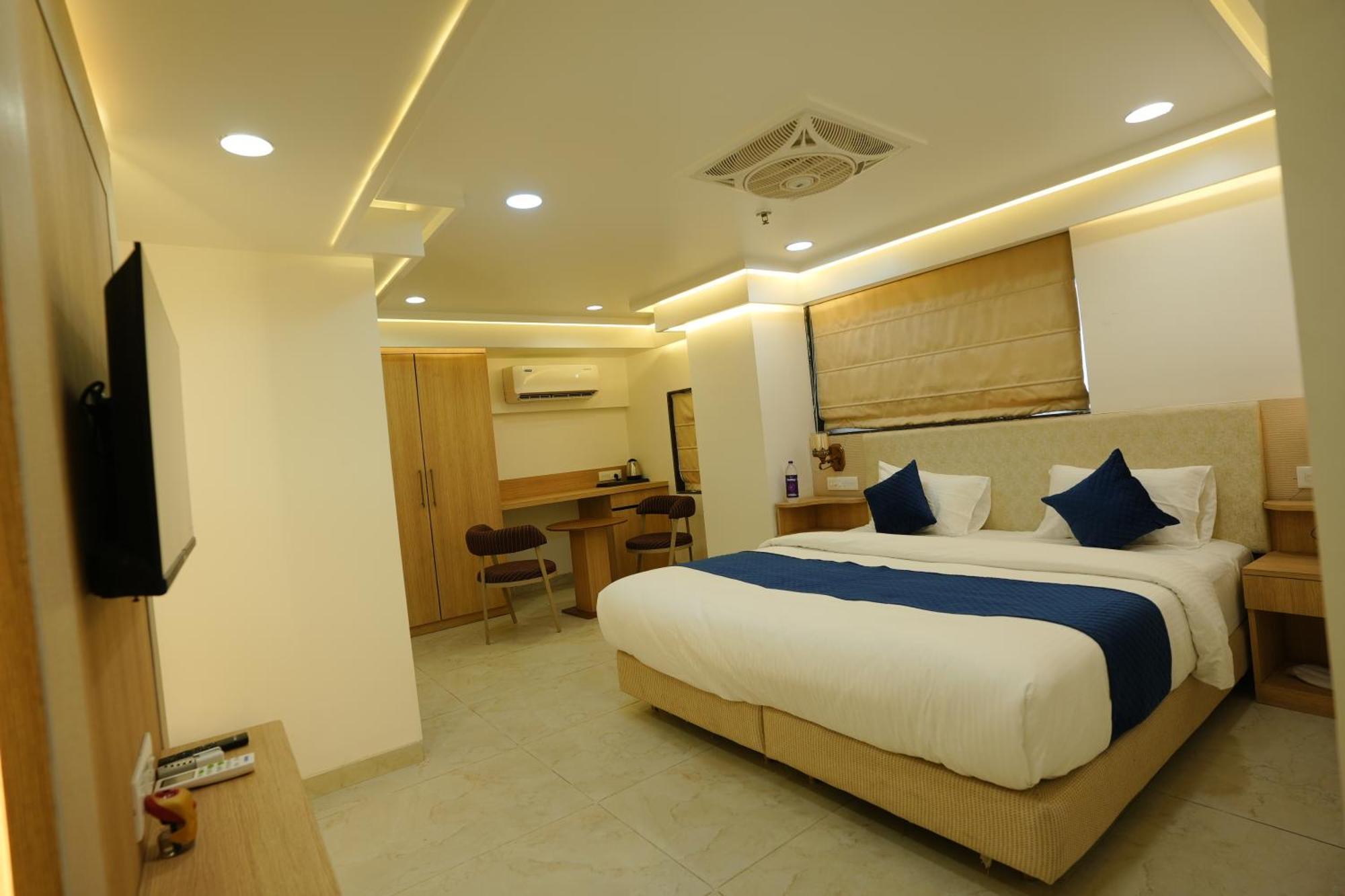 Hotel 6 Seasons, Koregoan Park, Pune Exterior foto